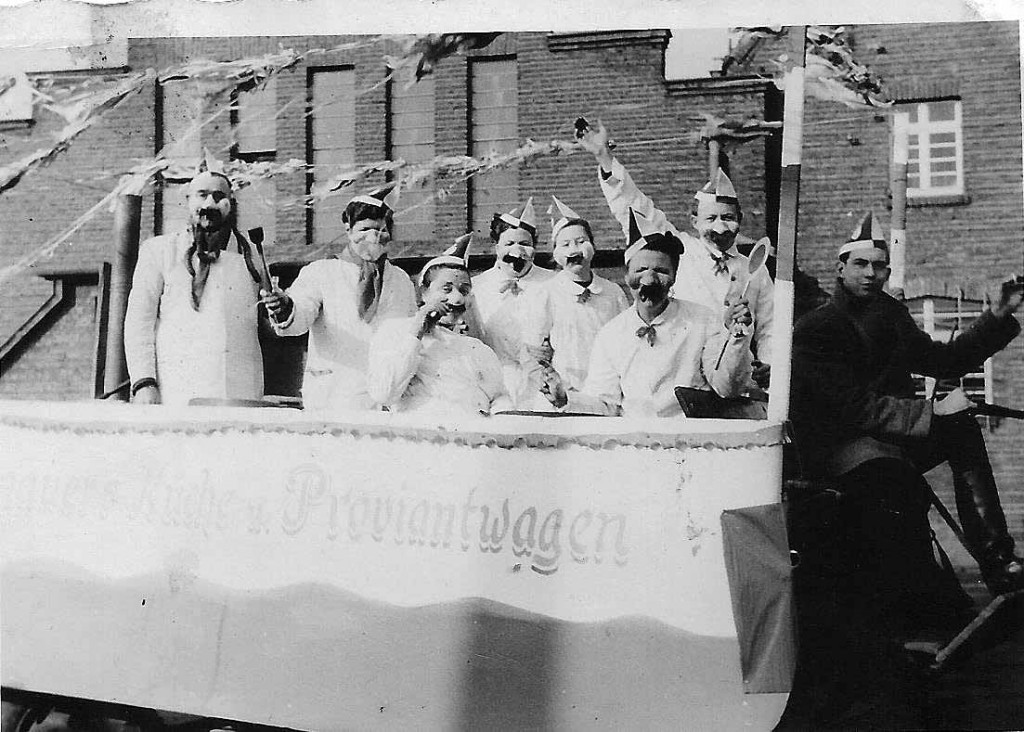 Karneval um 1950, Rievkooche bei Friedsams (Josef Zündorf als Fahrer) - zur Verfügung gestellt von Josef Zündorf