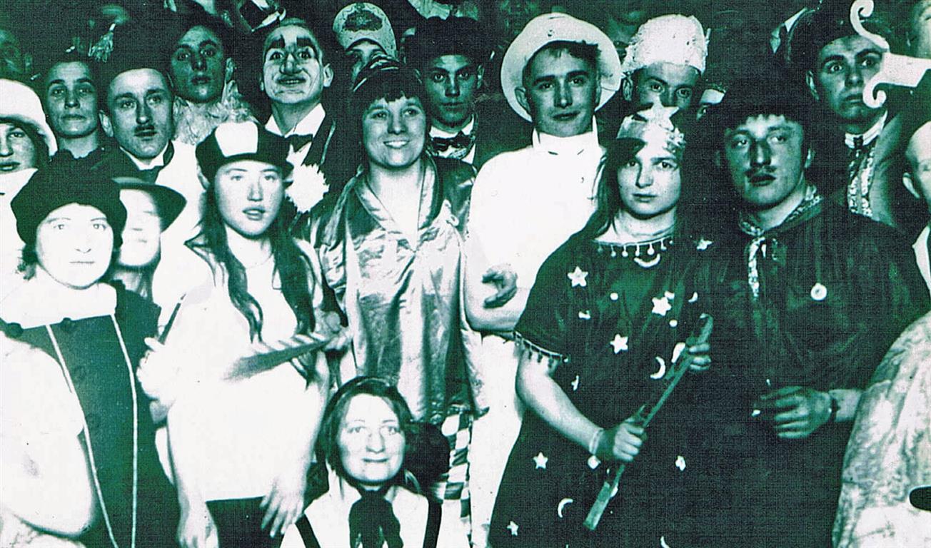 Maskenball der Theatergesellschaft Rheinperle 1924 (Foto von Anni Hinz)