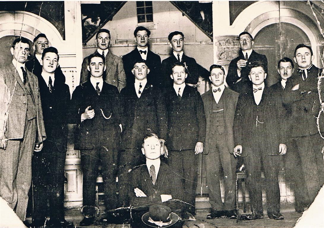 Theatergesellschaft Rheinperle im Saale Schaff 1923 (Foto von Anni Hinz)