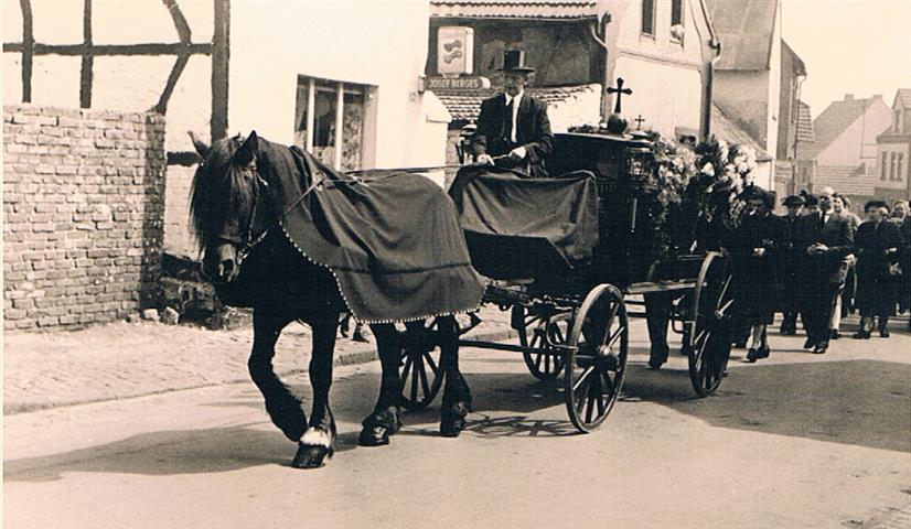 Trauerzug im Jahr 1955 (Foto von Katharina Drexelius)